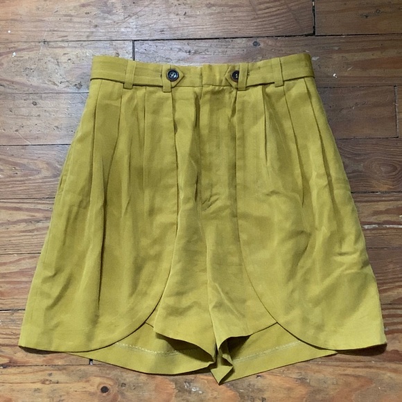 GVGV Mustard Pleated Short MADE IN JAPAN - Picture 1 of 3